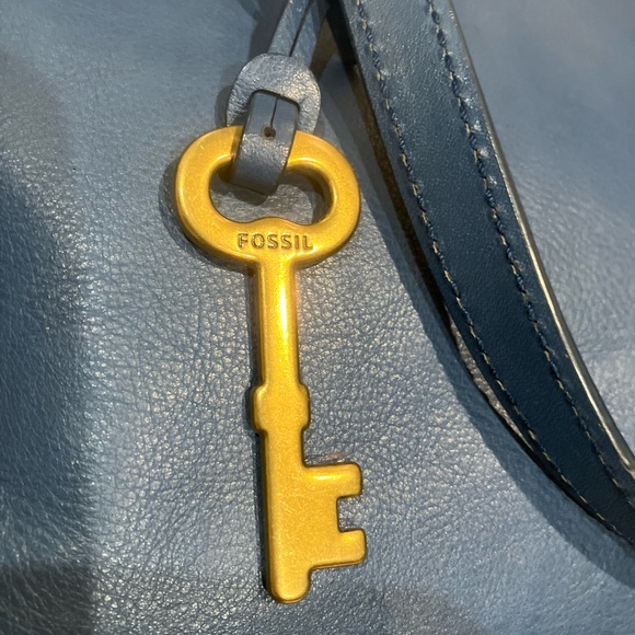 No Longer Available

Fossil Blue Leather Women’s Emma Zippered - Picture 4 of 12